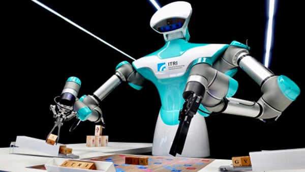 Inteligencia artificial y visión de reconocimiento en 3D, además de movimentos propios, tiene el nuevo robot ITRI que juega al Scrabble