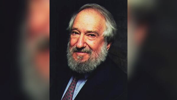 Seymour Papert desarrolló, junto con un equipo de investigadores del MIT, el programa Logo