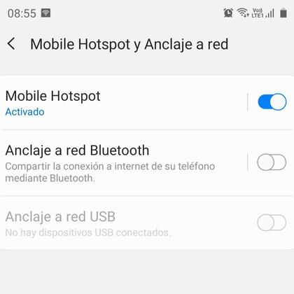 Activar la opción "Mobile hotspot" y luego hace clic allí para ver nombre de la red y contraseña.