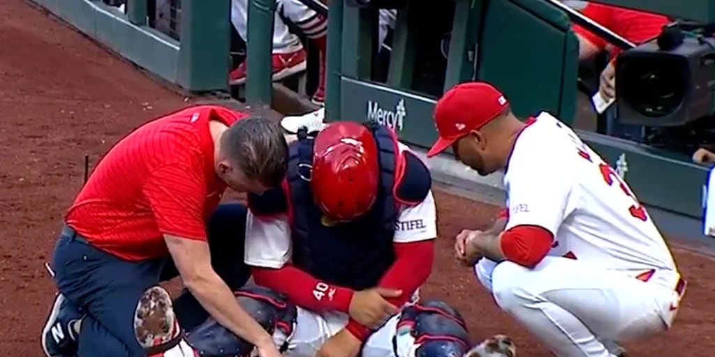 Un rival le bateó el brazo por error y sufrió una espeluznante lesión en un partido de la MLB: “Es el mayor dolor que pasé”