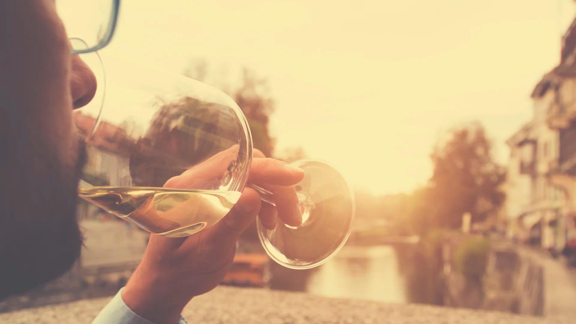 Existen una serie de trucos para conservar el vino de la mejor manera(Istock)