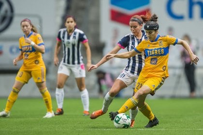 El arbitraje anuló un gol de Tigres y sumó tres decisiones más polémicas (Foto: Twitter @TigresFemenil)