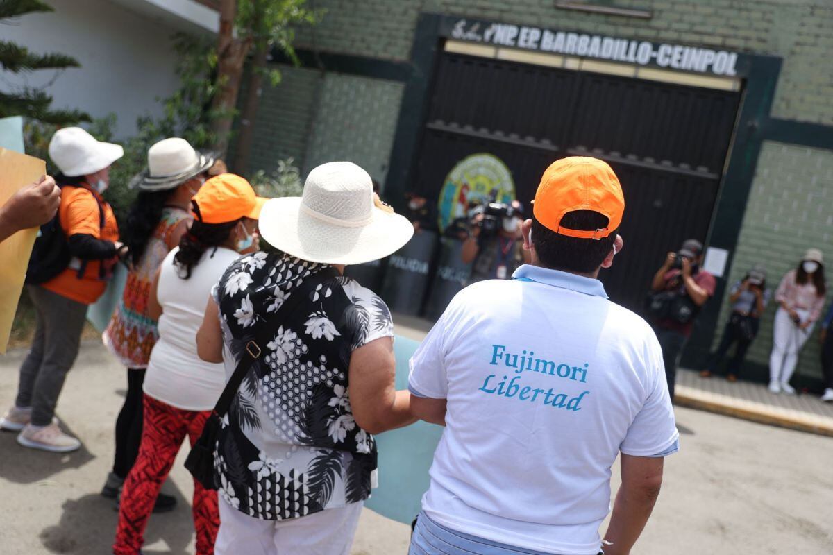 Alberto Fujimori followers in Barbadillo.