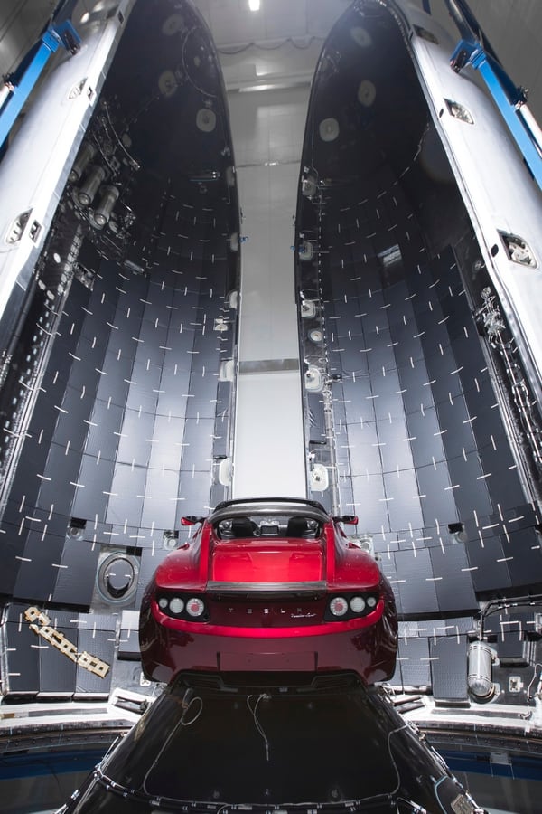 El cohete trasladará un Tesla Roadster a Marte. (SpaceX via AP)