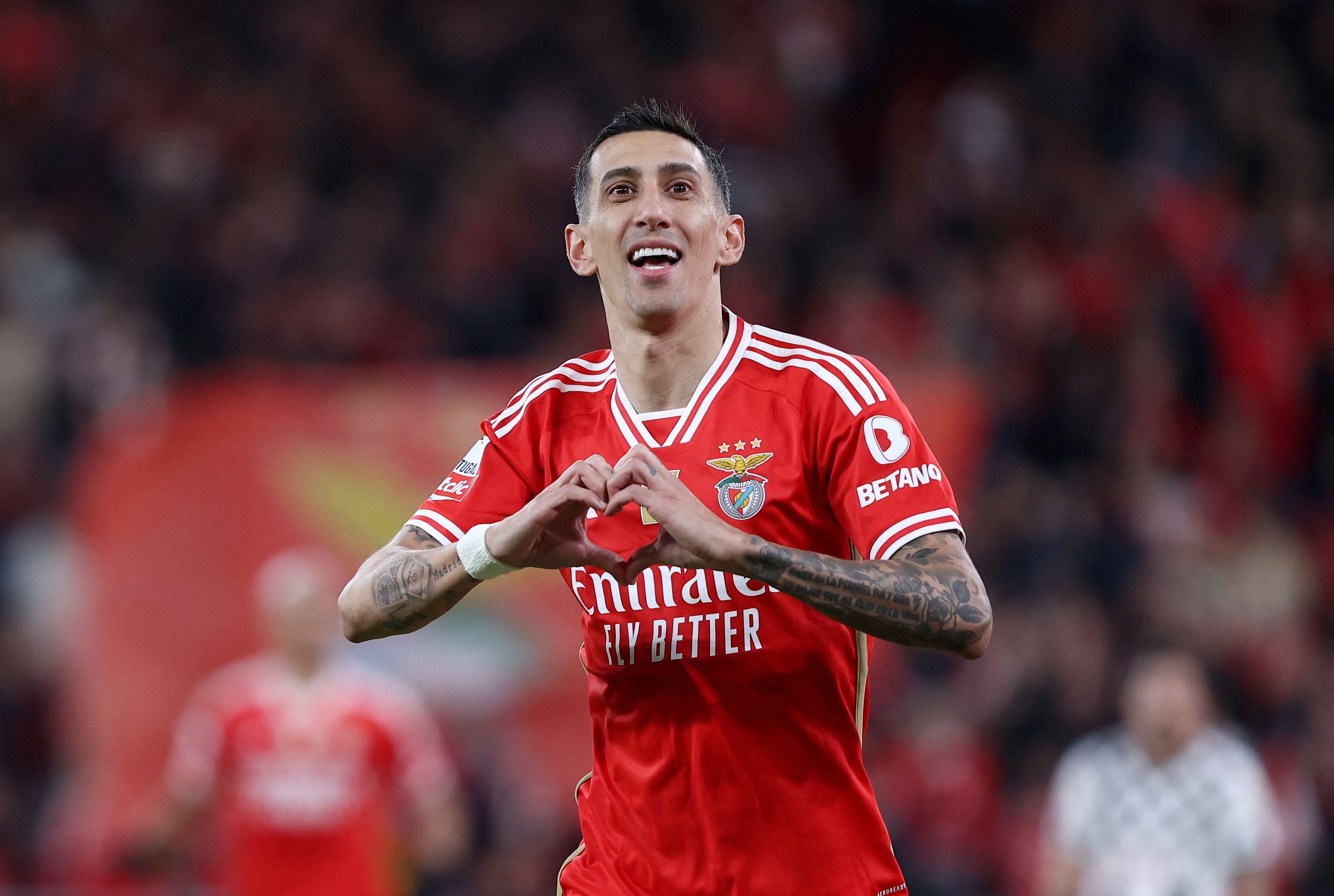 Ángel Di María festeja un gol con la camiseta del Benfica (REUTERS/Rodrigo Antunes)