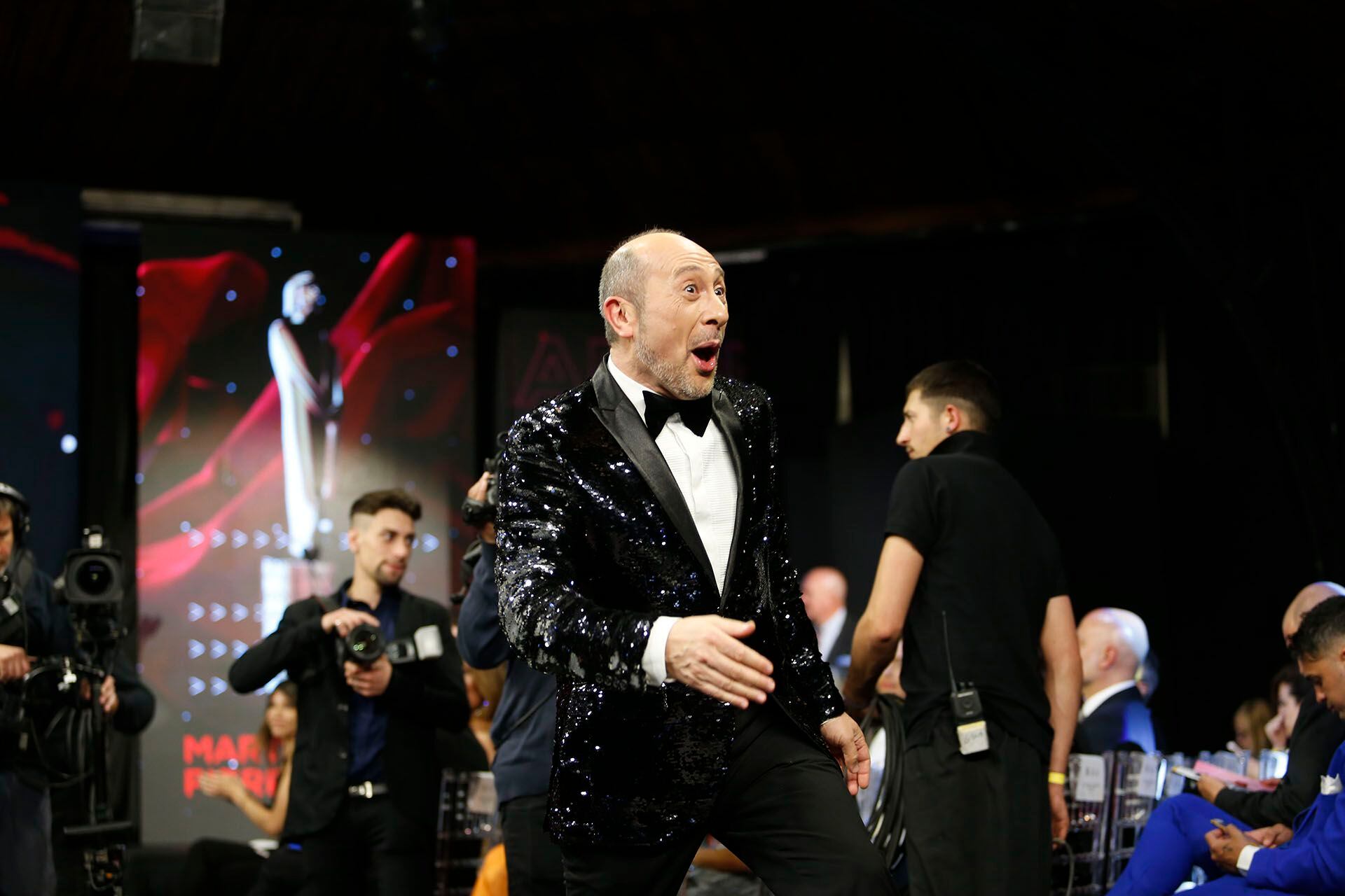 Feliz Caludio Cosano recibió el premio como Mejor panelista masculino por su participación en La Jaula de la Moda