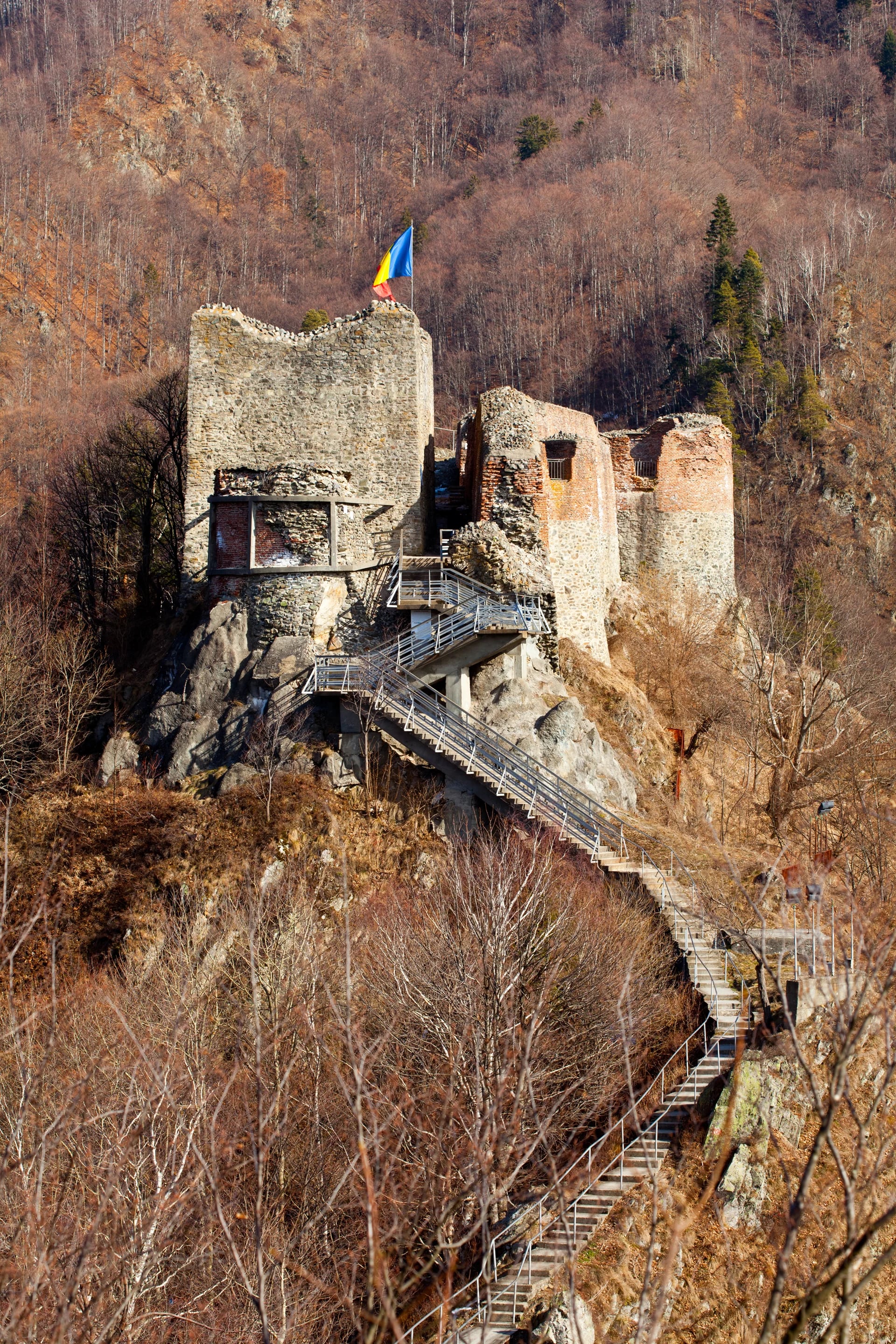 La fortaleza de Vlad Tepes  para acceder hay que subir más de 1400 escalones