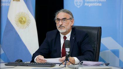 El ministro de Agricultura, Luis Basterra, fue el encargado, por parte del Gobierno, de explicar los detalles de la reunión 