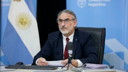 Luis Basterra, ministro de Agricultura. 