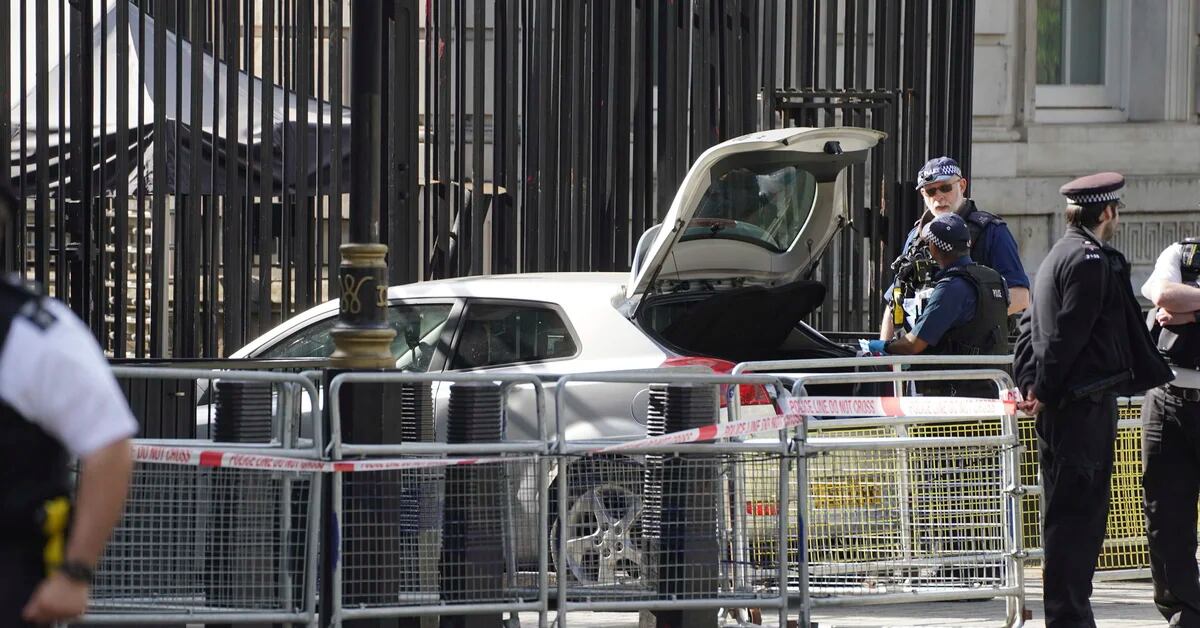 Car crashes into British government headquarters in Downing Street: Police arrest one