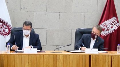 El gobernador de Tlaxcala, Marco Antonio Mena Rodríguez, y el director general del IPN, Mario Alberto Rodriguez Casas, firmaron acuerdo (Foto: Twitter/@MarioRdriguezC)