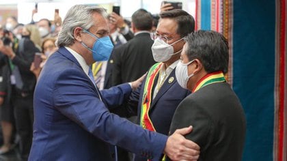 Alberto Fernández saluda a Luis Arce, presidente de Bolivia