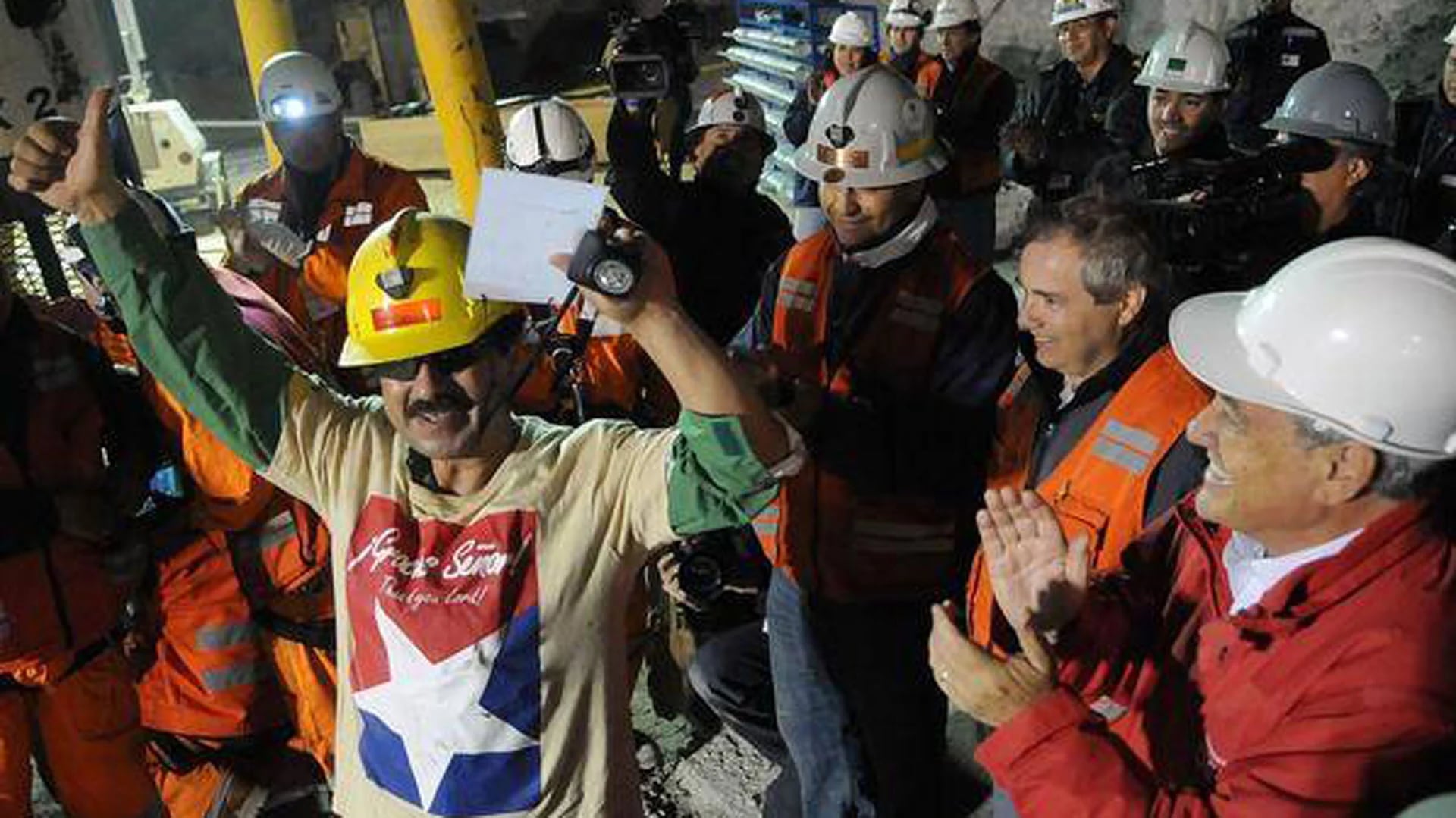 El presidente Piñera supervisa el rescate en persona en la mina de San José (Min Minería de Chile)