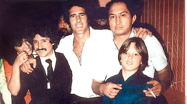 Tan cercana era la relación de Luis Miguel con Andrés García (al centro) que lo llamaba “tío”.