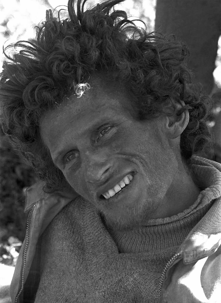 Roy Harley tenía 20 años y pesaba 85 kilos el 13 de octubre de 1972. Llegó con 38 kilos al hospital chileno donde estuvo en estado crítico durante quince días. La historia de la tragedia fue replicada en la película Viven. 