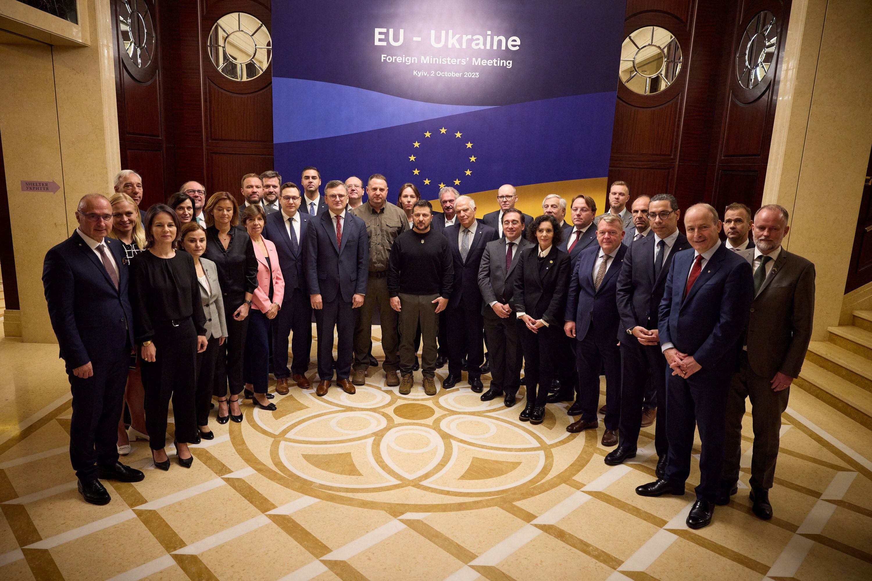Zelensky junto a los cancilleres de la UE (Reuters)
