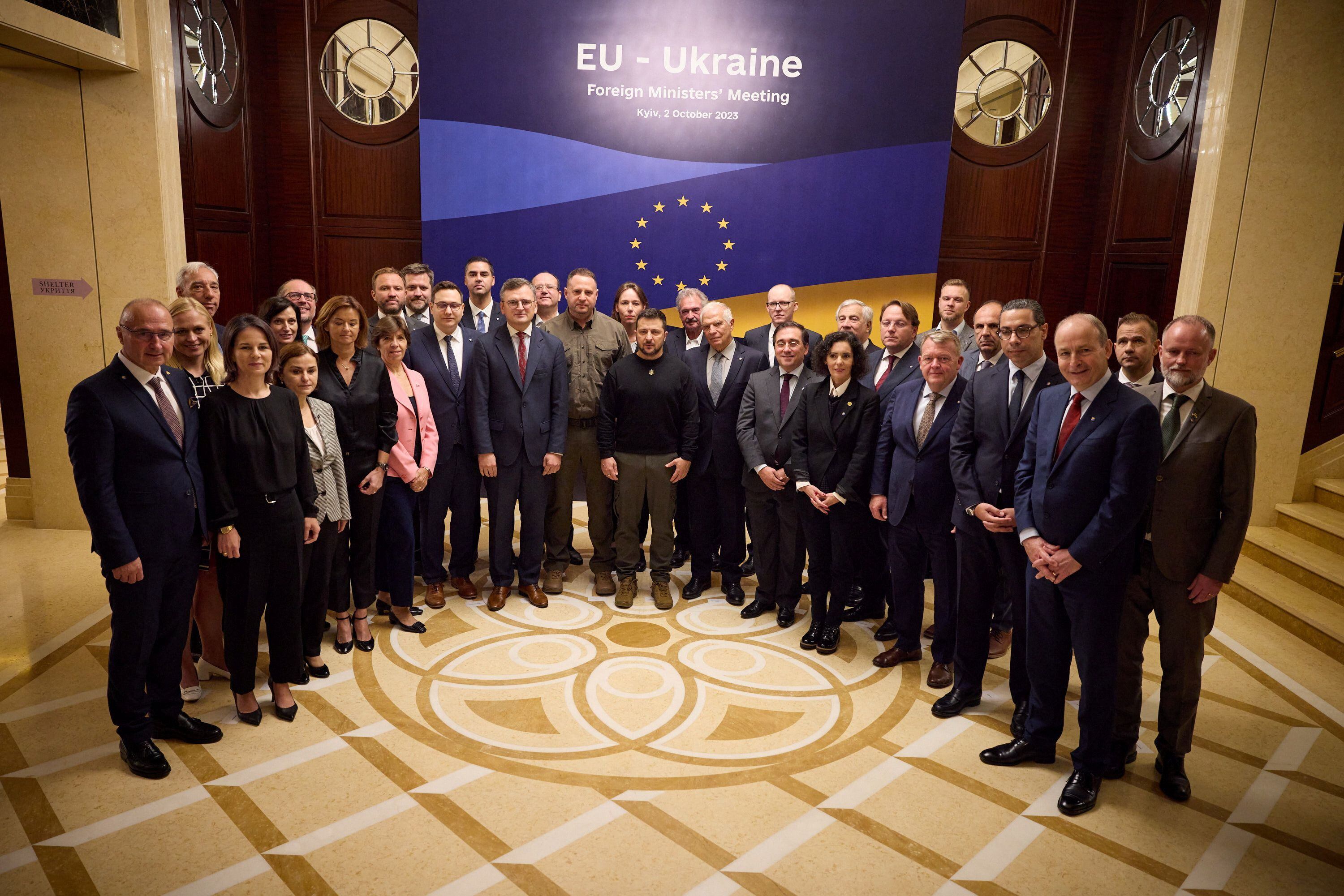 Zelensky junto a los cancilleres de la UE (Reuters)