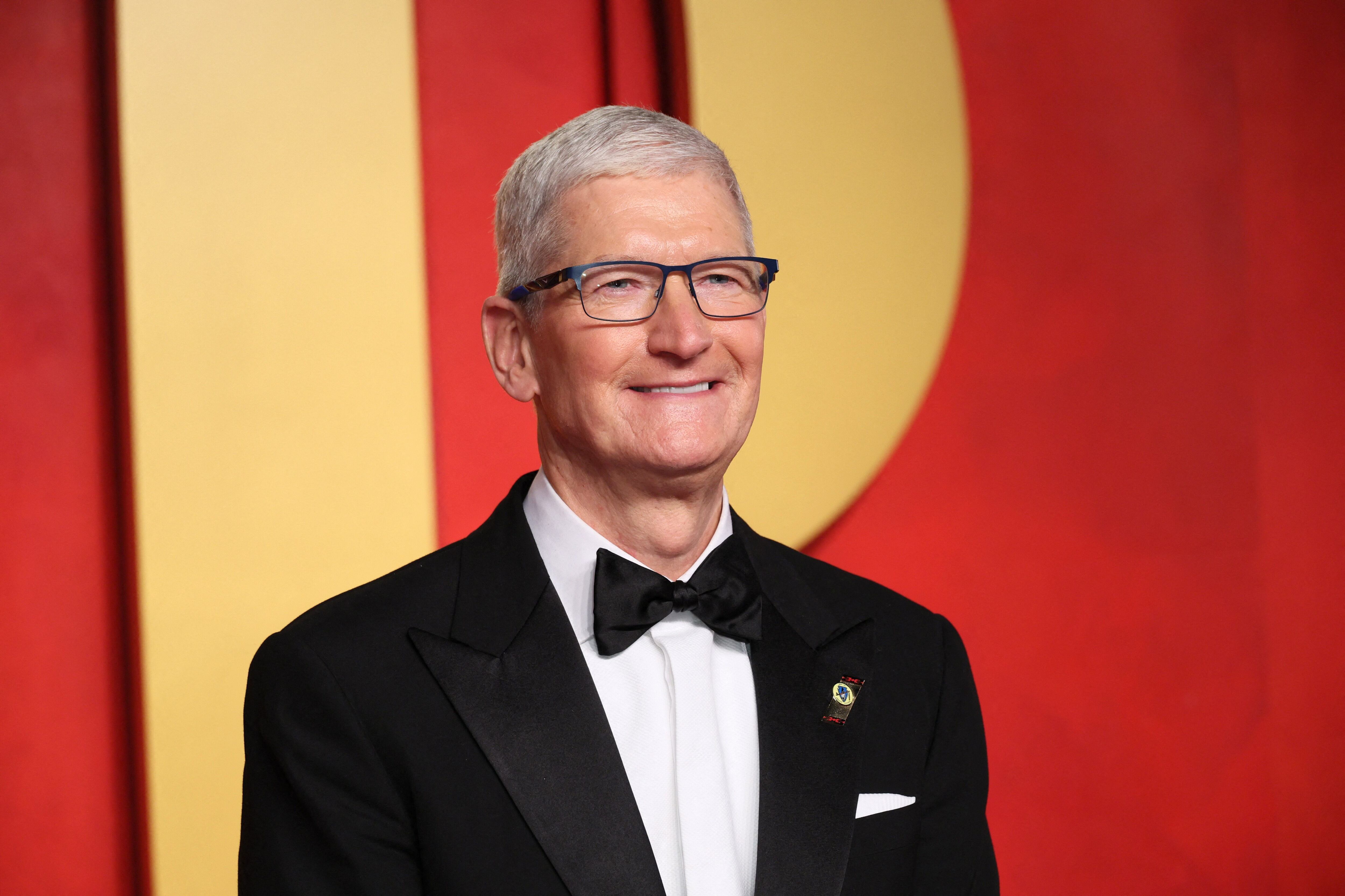 Desde que Cook asumió el liderazgo de Apple, la compañía ha diversificado su cartera de productos y servicios. (REUTERS/Danny Moloshok)