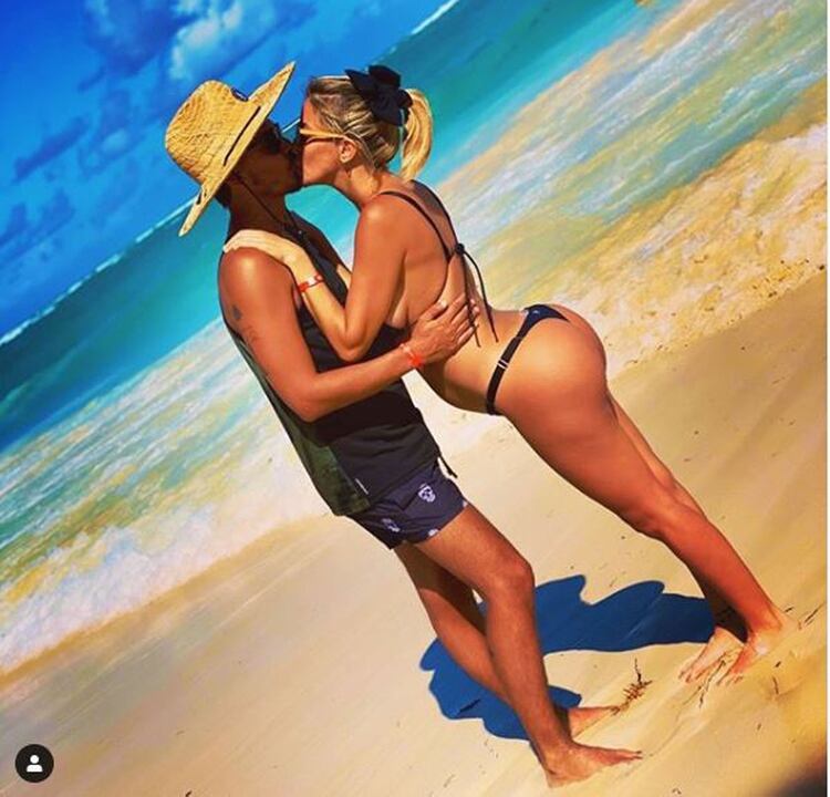 Viriginia Gallardo y su marido, Martín Rojas, recibieron juntos el nuevo año, donde se convertirán en padre (Foto: Instagram)