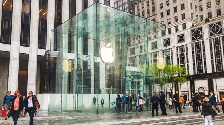 La tienda Apple ubicada sobre la Quinta Avenida, en Nueva York (Grosby)