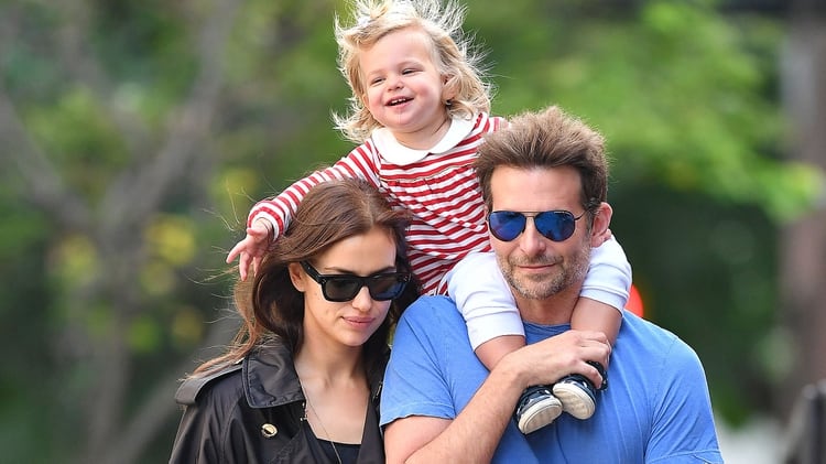 Bradley Cooper con Irina Shayk y su hija Lea De Seine en Nueva York (The Grosby Group)