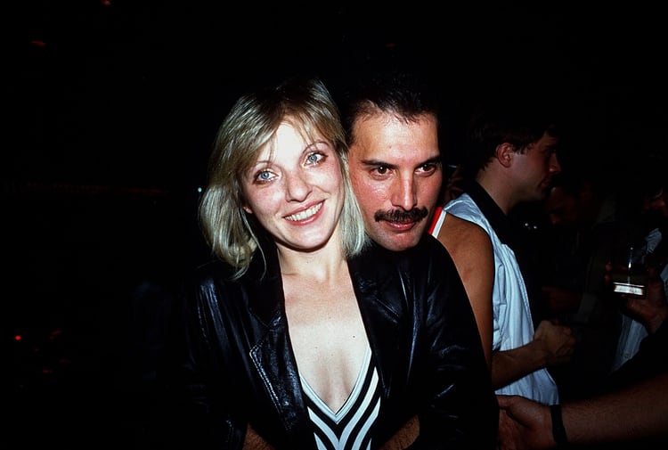 Mary Austin y Freddie Mercury convivieron seis años. Fue el gran amor de la vida del cantante nacido en Zanzíbar (Grosby)