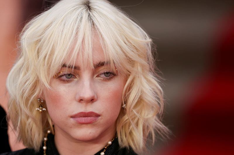 Imagen de archivo de la cantante Billie Eilish posando durante el estreno mundial de la nueva película de James Bond, "Sin tiempo para morir", en el Royal Albert Hall en Londres, Reino Unido. 28 de septiembre, 2021. REUTERS/Henry Nicholls/Archivo