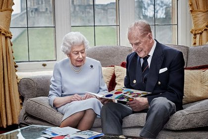 La última fotografía oficial del duque de Edimburgo junto a su esposa, Isabel II. Fue tomada por motivo de su 73º aniversario de boda en noviembre de 2020