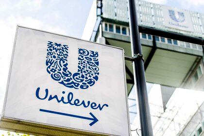 Unilever, con sede en Londres, es propietaria de unas 400 marcas, entre ellas algunas muy conocidas como Axe, Dove, los helados Magnum o los tés Lipton. EFE/Marco De Swart/Archivo
