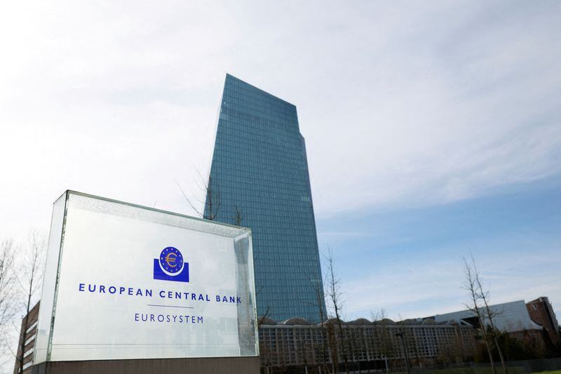 FOTO DE ARCHIVO: El logotipo del Banco Central Europeo (BCE) fuera de su sede en Fráncfort, Alemania 16 de marzo 2023. REUTERS/Heiko Becker