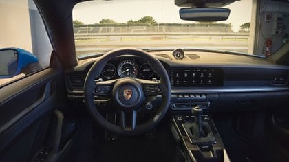 Todo el paquete deportivo se refleja en el interior (Porsche)