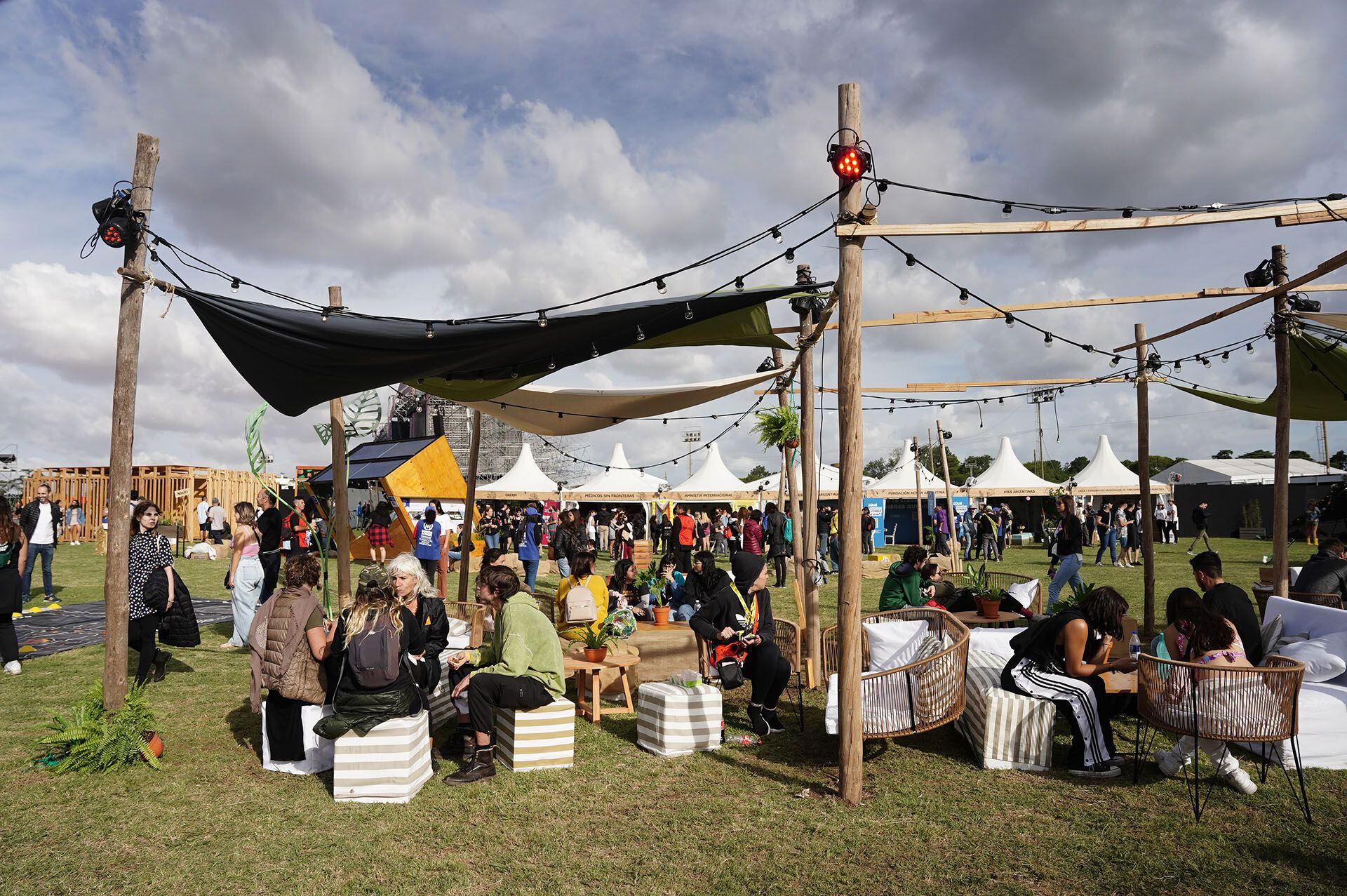 Lollapalooza 2022 Argentinien - Grünfläche und Kunst