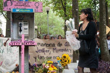 El feminicida ahorcó a la joven con el cable de una cabina de teléfono (Foto: Galo Cañas/Cuartoscuro)