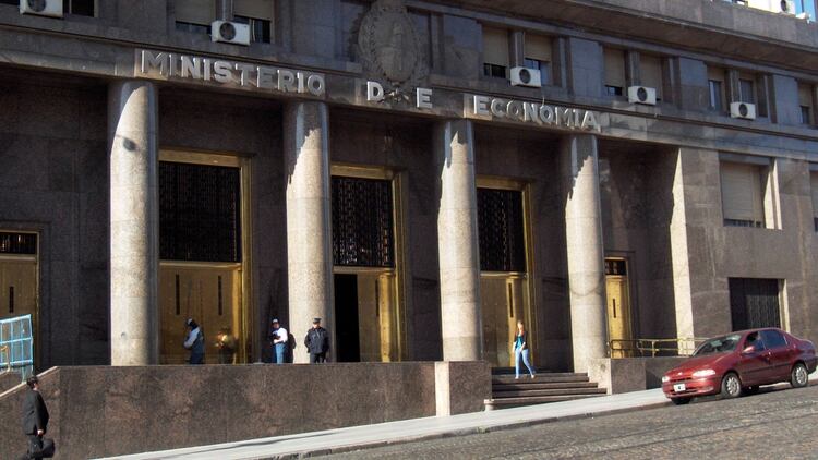 El mal argentino es el exceso de gasto público sobre los recursos tributarios