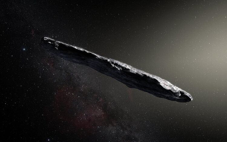 Una recreación artística de Oumuamua, un objeto de una clase nunca antes hallada en el Sistema Solar. (ESO/M. Kormesser)