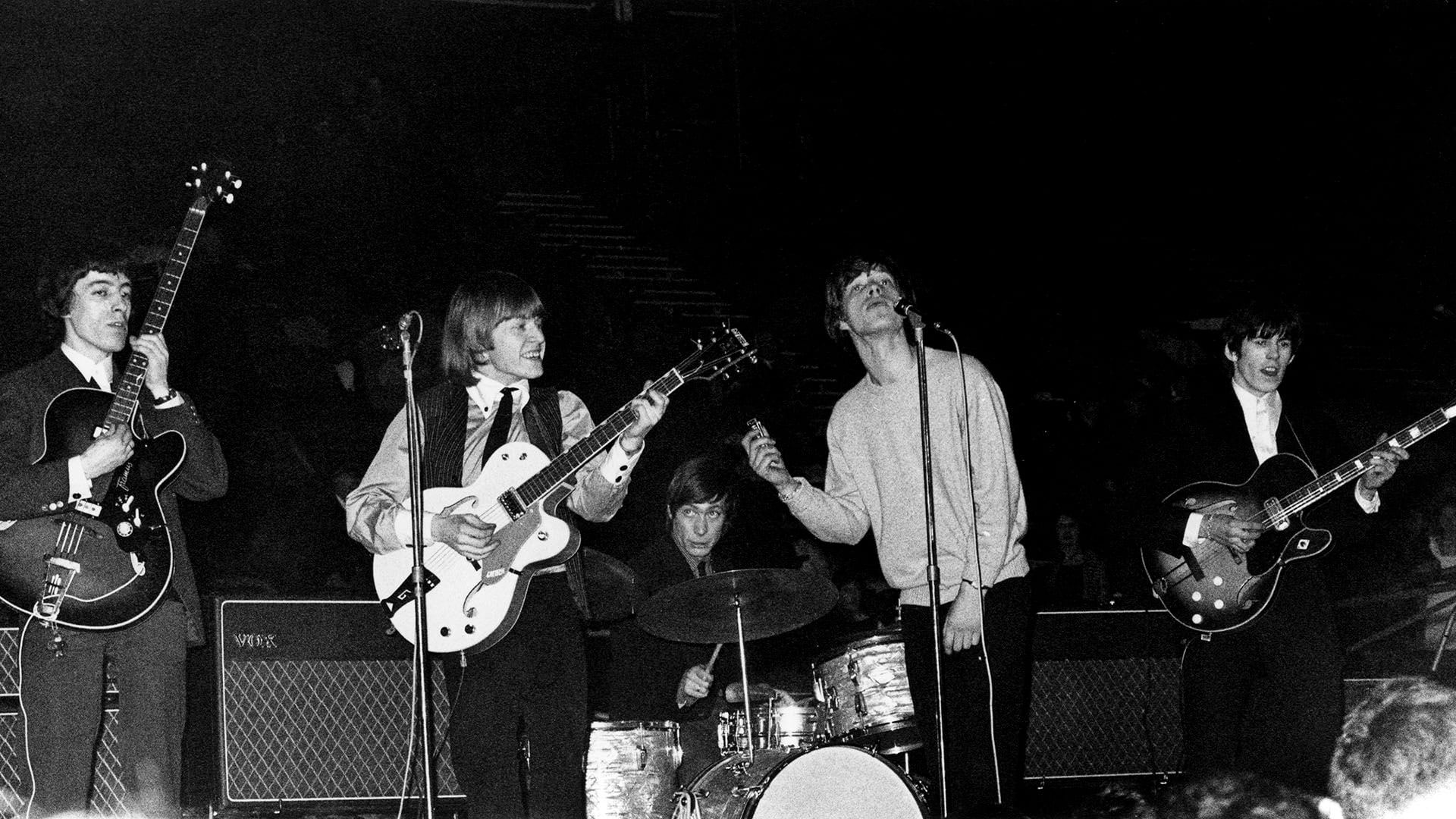 Bill Wyman, Brian Jones, Charlie Watts, Mick Jagger, Keith Richards en los comienzos de los Rolling Stones. Para que Watts aceptara tocar con ellos, le tuvieron que pagar un sueldo desde el principio (Photo by Jeremy Fletcher/Redferns)