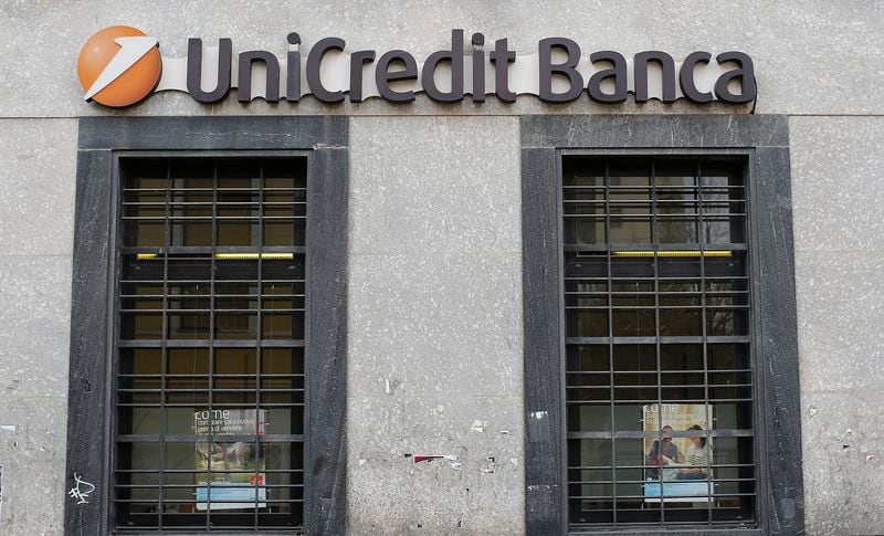 El logo de Unicredit Banca en Foggia, Italia. 21 de marzo de 2016. (REUTERS/Tony Gentile)