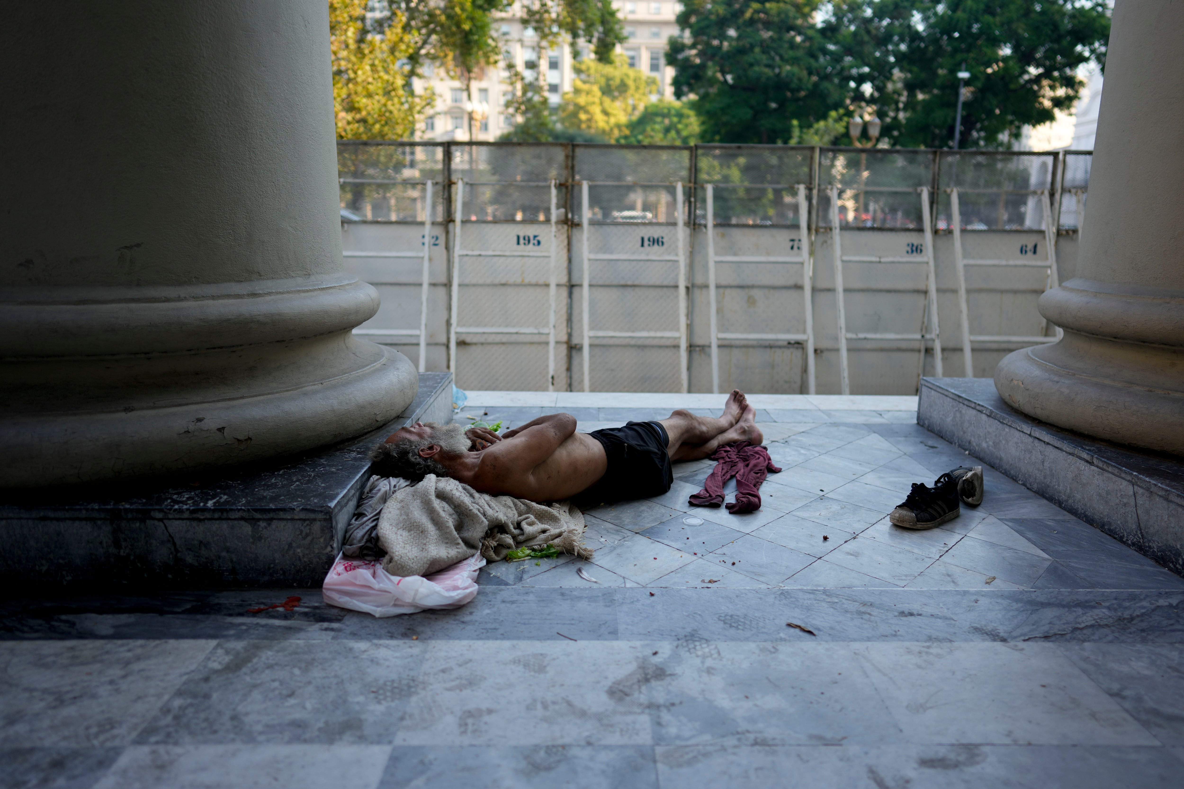 La inflación incrementa la situación de pobreza en las familias argentians. (AP Foto/Natacha Pisarenko, Archivo)