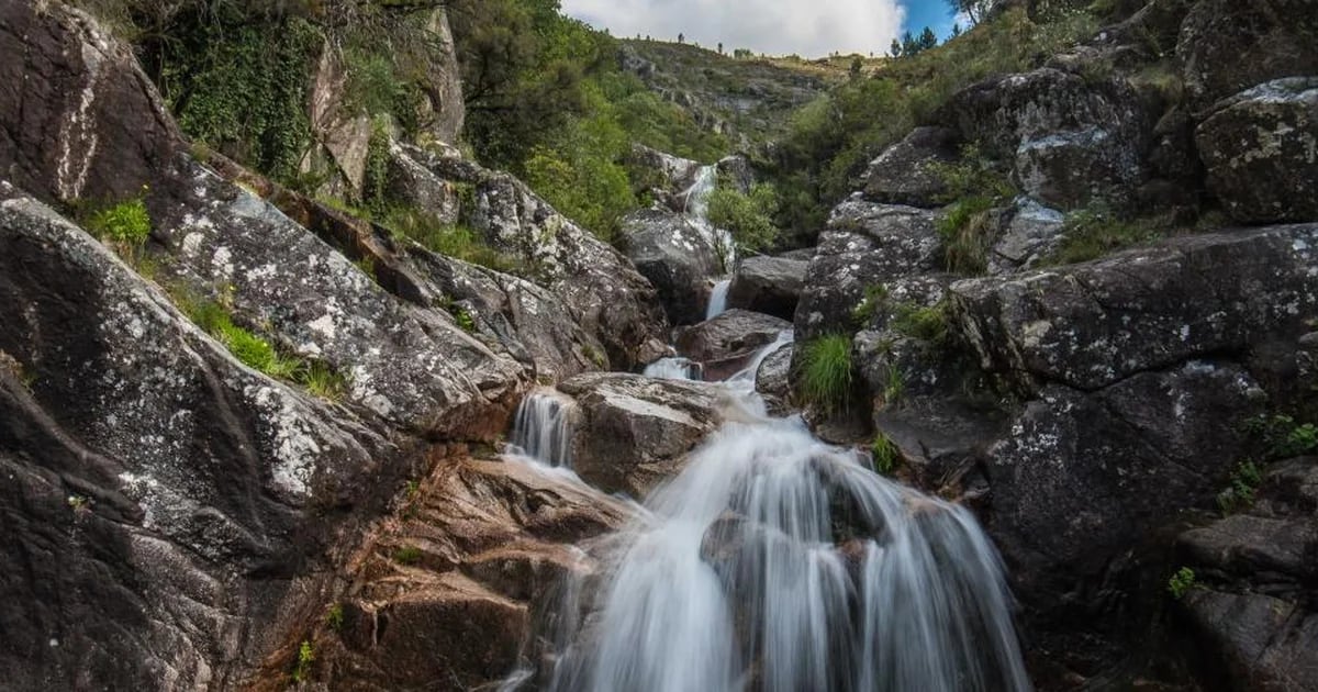 O parque natural partilhado entre Espanha e Portugal: piscinas naturais e cascatas espetaculares