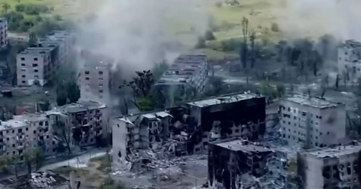 Rusia atacó cohetes un complej res residencial en Kiev