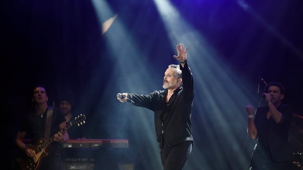 El cantante durante el concierto solidario que ofreció para ayudar a las víctimas del terremoto, en octubre de 2017 / AFP PHOTO / ALFREDO ESTRELLA