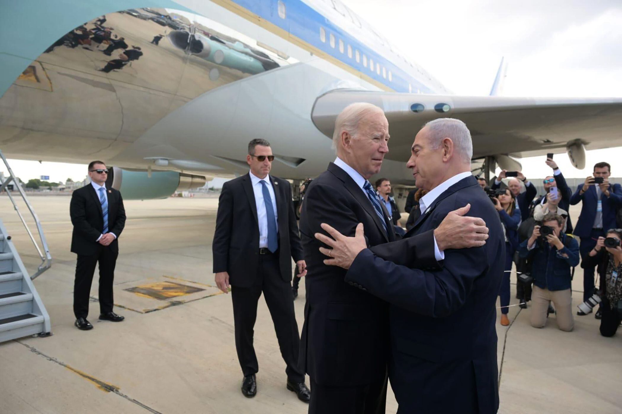 Mientras visitaba Tel Aviv el miércoles, Biden le dijo a Israel: “nunca dejaremos que esté solo”. (EFE) 