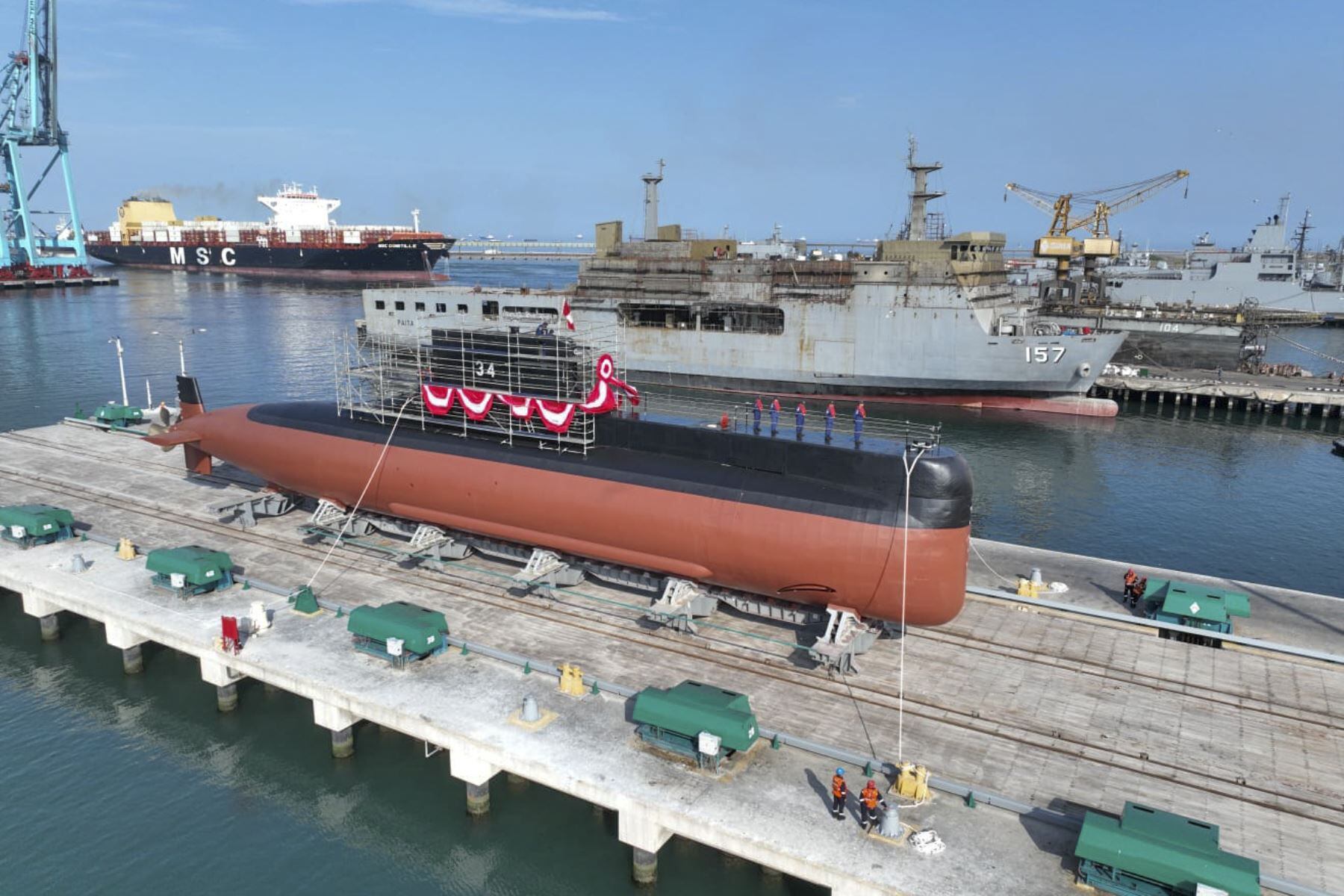 Se aprecia un submarino modernizado de la Marina de Guerra del Perú este 27 de diciembre de 2023, en el puerto de Callao. (EFE/ Cortesía Andina)
