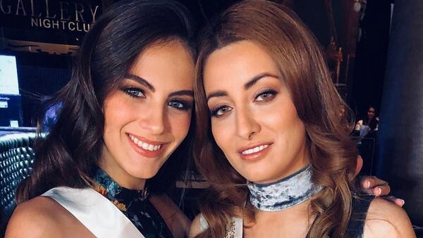 Polémica por una foto de "paz y amor" entre Miss Irak y Miss Israel Miss-Irak-con-Miss-Israel