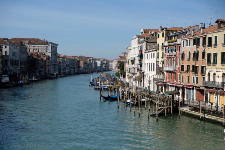 La cuarentena transformó el aspecto del Gran Canal de Venecia (REUTERS/Manuel Silvestri)