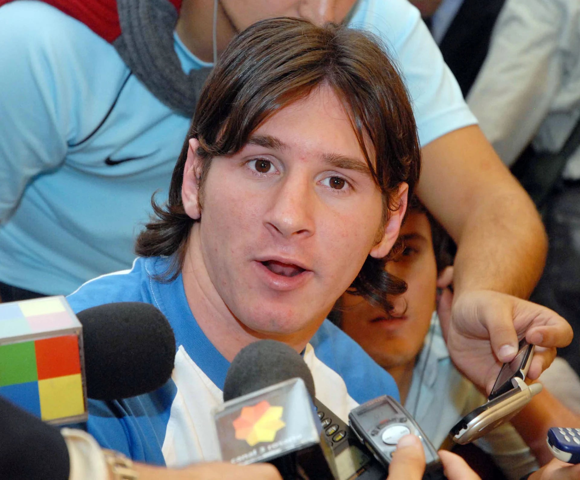Look juvenil: Lionel Messi ya era centro de las noticias en 2006(NA)