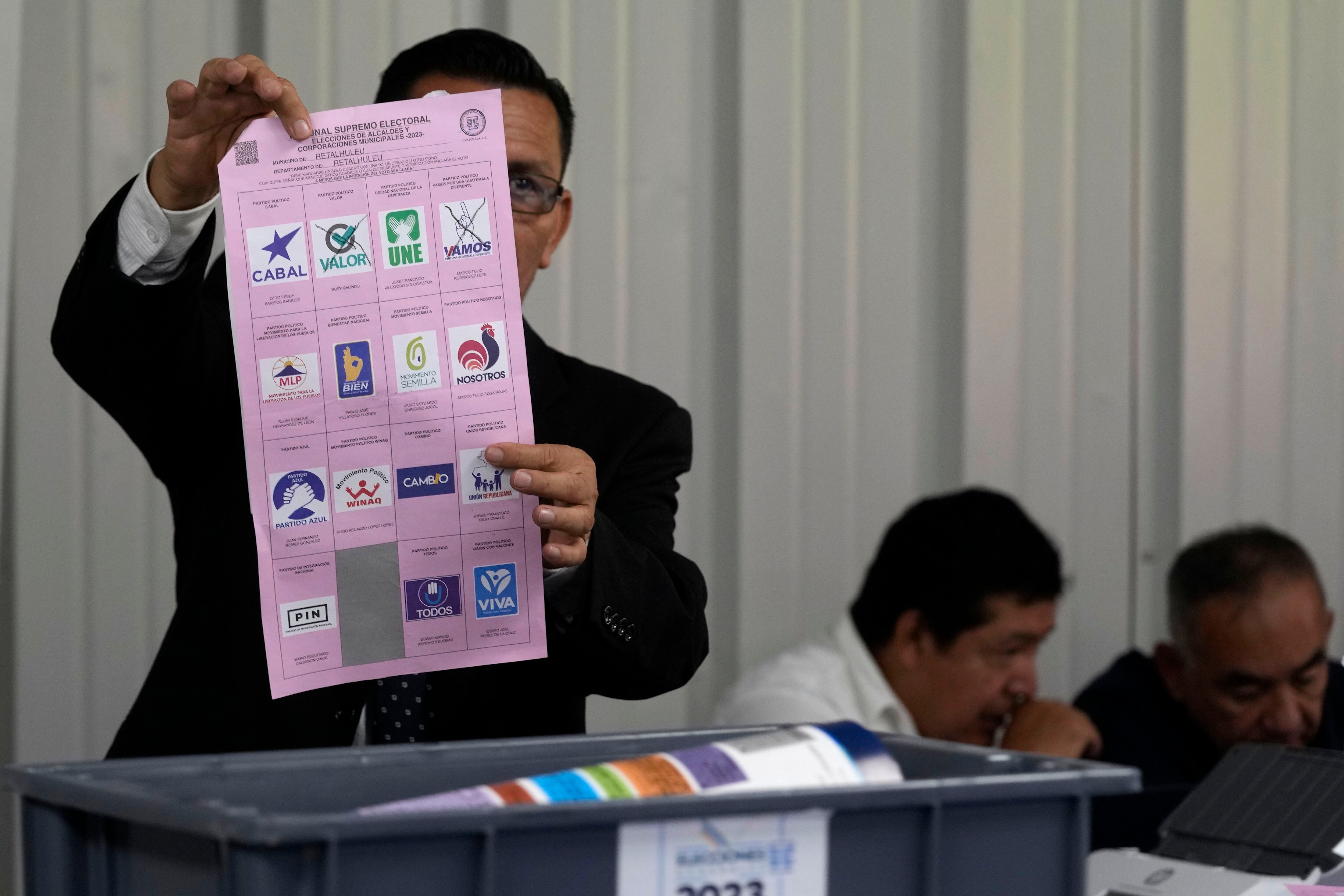 La Justicia de Guatemala ordenó al Tribunal Supremo Electoral garantizar la transparencia en el conteo de votos. (AP)