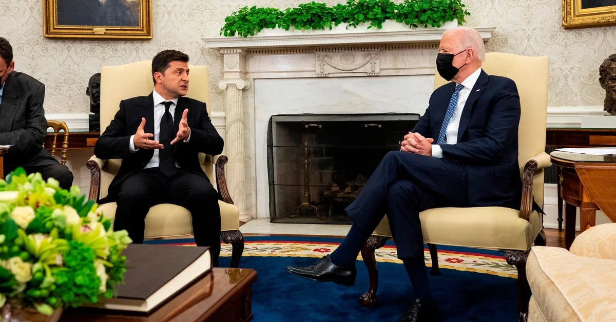 Volodymyr Zelensky travels to the United States: his first time leaving Ukraine since the start of the Russian invasion.