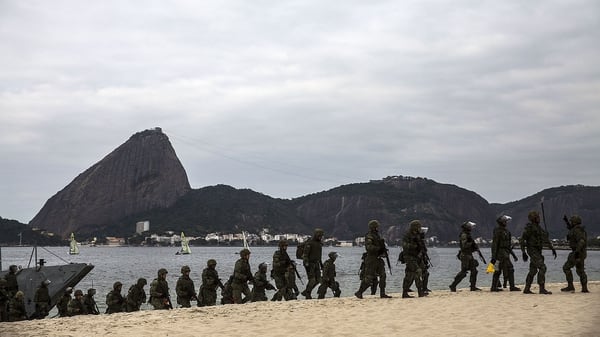Militares avanzan sobre las playas de RÃ­o de Janeiro (EFE)