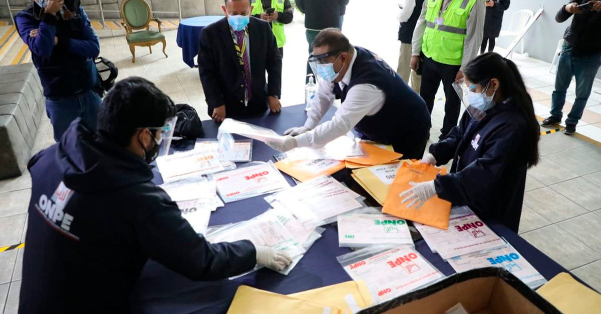 The keys to defining the tight ballot between Keiko Fujimori and Point Pedro Castillo are coming to Peru with the election record of votes overseas.